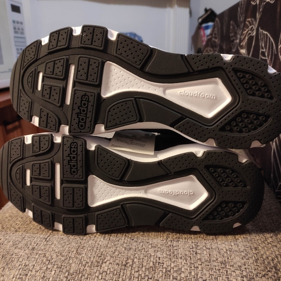 adidas running shoes, size 10.5 men, black/gray - Picture 3 of 4